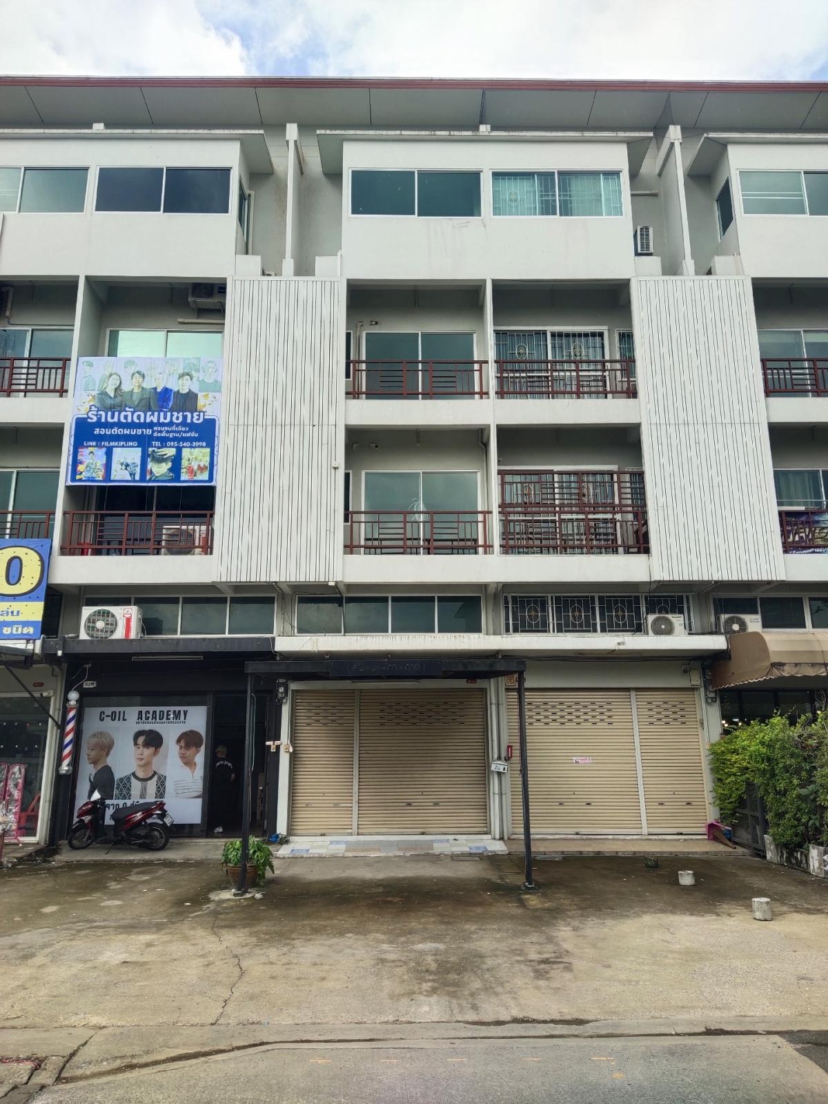 For RentShophouseLadkrabang, Suwannaphum Airport : Commercial building for rent, 4 floors, Soi Chaloem Prakiat 22, Suan Luang District, Bangkok.