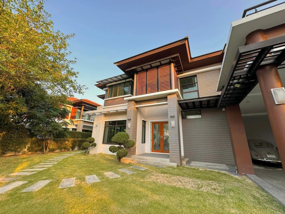 For SaleHouseEakachai, Bang Bon : A wide-fronted house with a large garden in good condition, suitable for all lifestyles. At the beginning of the project, you can travel in and out of the project.