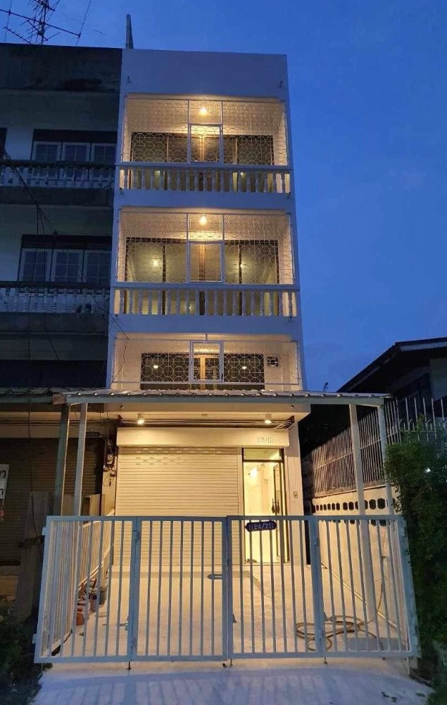 For RentShophouseKasetsart, Ratchayothin : Commercial building for rent, 3.5 floors, Chatuchak area, Soi Senanikom 1, suitable for home office, near BTS Senanikom, Major Ratchayothin