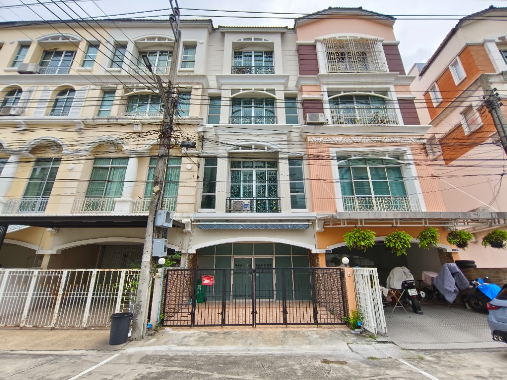 For RentTownhouseLadprao, Central Ladprao : For rent, Townhome, Baan Klang Muang, Ratchada-Lat Phrao intersection, area 24 sq.w., 4 floors, fully furnished, good value, reasonable price, location near MRT Lat Phrao