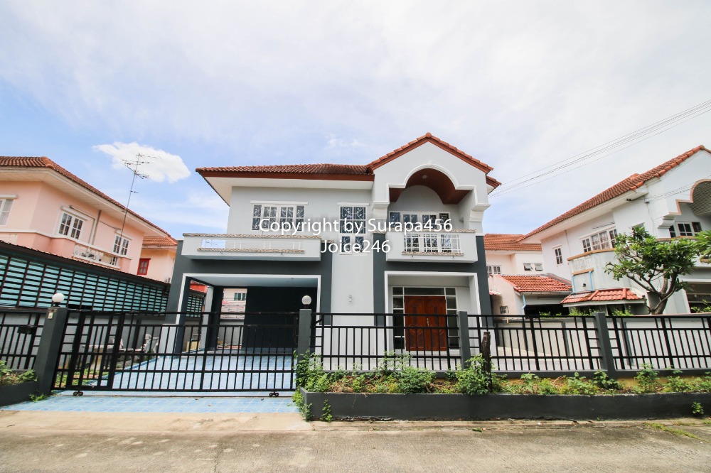 For SaleHousePathum Thani,Rangsit, Thammasat : For sale: 2-storey detached house, Buriram Village, Rangsit, Khlong 4, Lam Luk Ka, house extension at the back and interior renovation, has a bedroom downstairs.