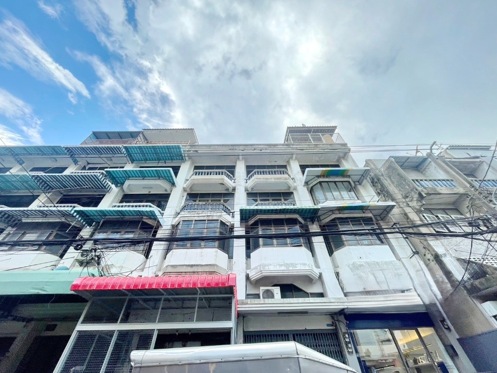 For RentShophouseRatchadapisek, Huaikwang, Suttisan : HK0192😊 For RENT For rent, commercial building, 5 floors, 🚪4 bedrooms🚄near MRT Huai Khwang🏢Huai Khwang🔔House area: 57.00 sq.wa🔔Usable area: 300.00 sq.m.💲Rent: 120,000฿📞O99-5919653,O65-9423251✅LineID:@sureresidence