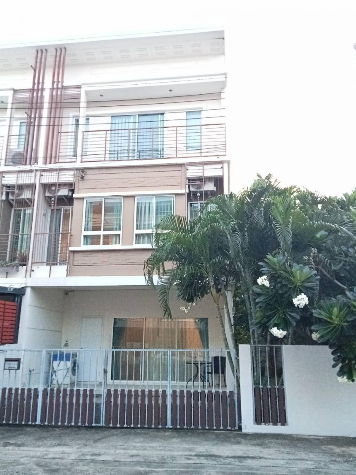 For SaleTownhousePattanakan, Srinakarin : For sale 6.72M177 sqm 38 sqw coner house3 bed 3 bath 3 floor 2 car parking - pattanakarn 32 vintage cityCall 0938563451id (line) / WhatsApp - 0938563451( good location ) and very nice house 🏡 ☺️ FB - Bangkok House & Condowww.bangkokhousean