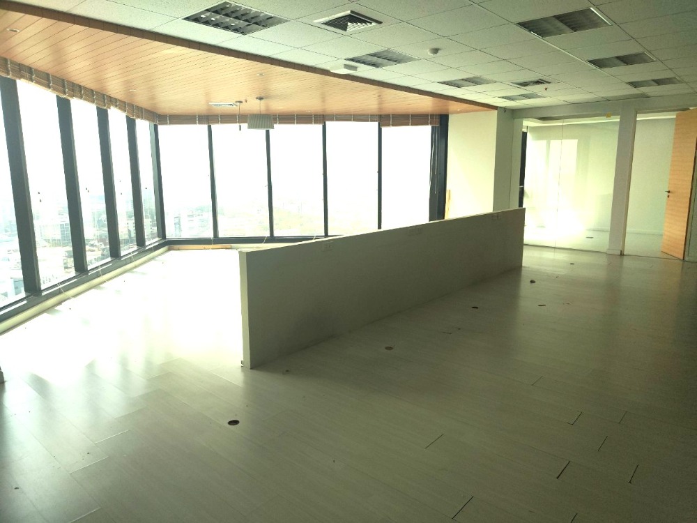 For RentOfficeBangna, Bearing, Lasalle : Office for rent, CENTRAL CITY BANGNA size 186. 73 sq.m., next to Central Bangna, BTS Bangna, near expressway