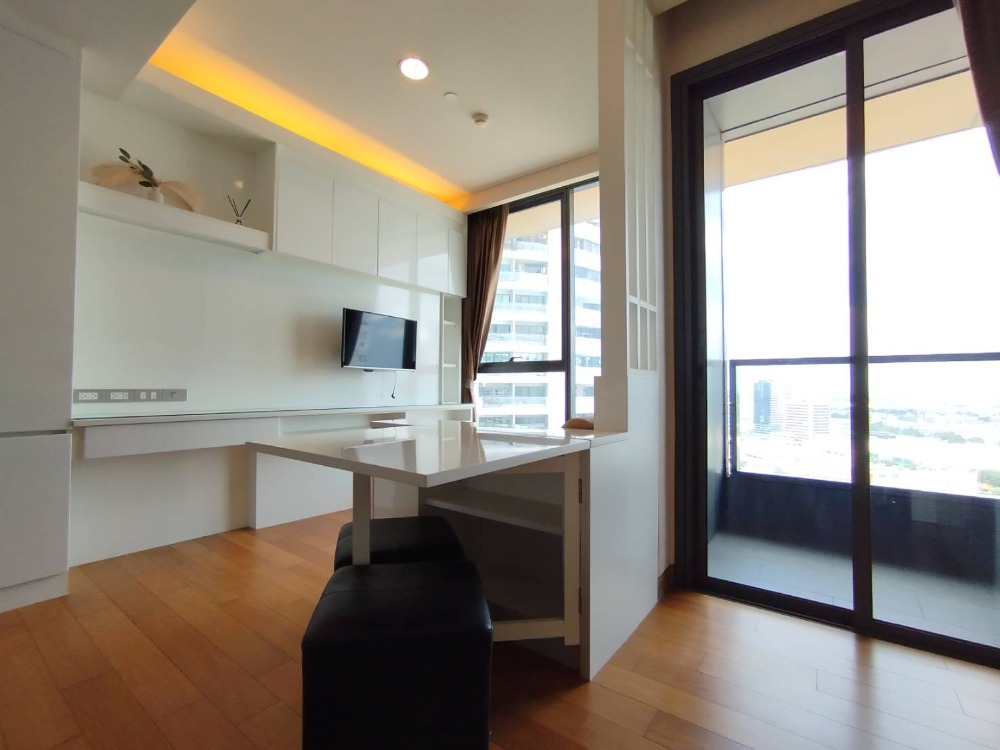 For RentCondoSukhumvit, Asoke, Thonglor : Great price, The LPN24 spacious 1-BR 38 sqm, high floor river view, for rent only 25K/m.