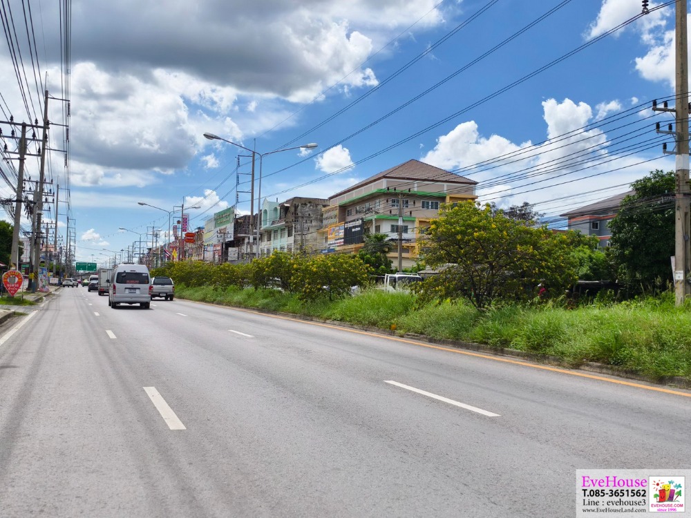 For SaleLandMahachai Samut Sakhon : Land for sale, on Setthakit Road 1, Krathum Baen Samutsakorn. ( 6 lane road ) Size 7 rai 3 ngan Very wide front. price 36,106 baht./sq.wa.