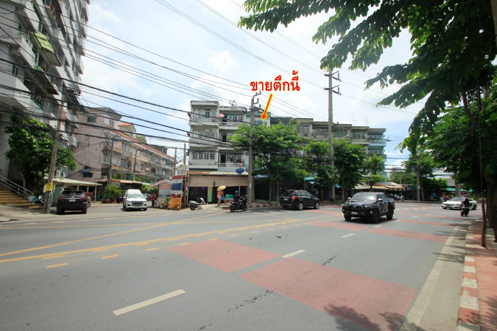 For SaleShophouseRathburana, Suksawat : Commercial building on Pracha Uthit Road, Phutthabucha, near Techno Bangmod, can be used for business, office, full extension, 4 floors, 17 square meters, cheap sale, 4.2 million