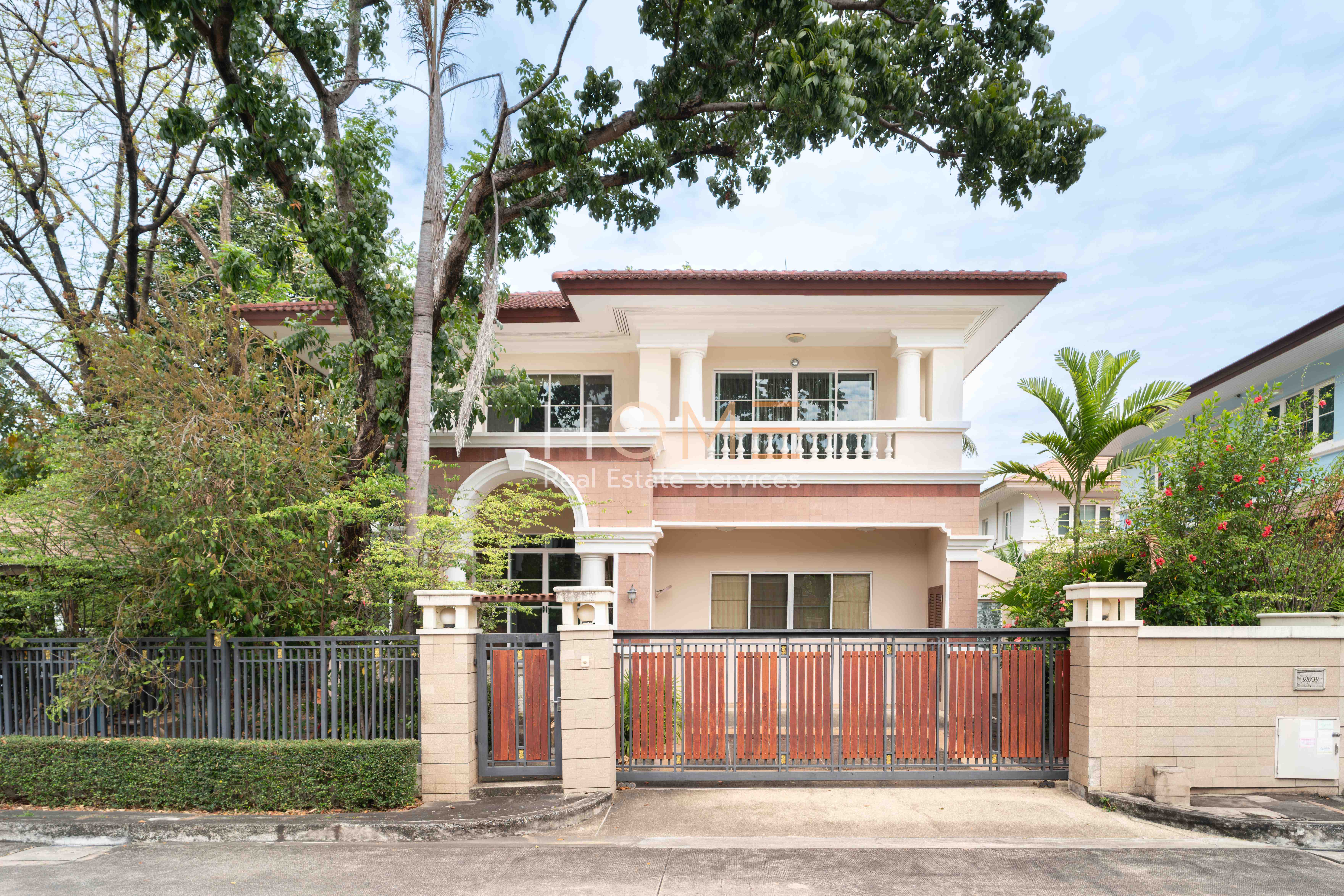 For SaleHouseMin Buri, Romklao : Opposite The Paseo Town ✨ Detached House Nantawan Ramkhamhaeng / 4 Bedrooms (FOR SALE), Nantawan Ramkhamhaeng / Detached House 4 Bedrooms (FOR SALE) JANG190