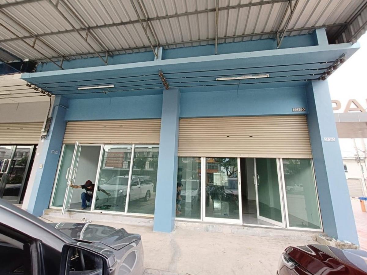 For SaleShop HousePathum Thani,Rangsit, Thammasat : Supalak Panich Building-Home 5 Corner building at the entrance to Supalak Village, Lam Luk Ka Khlong 7