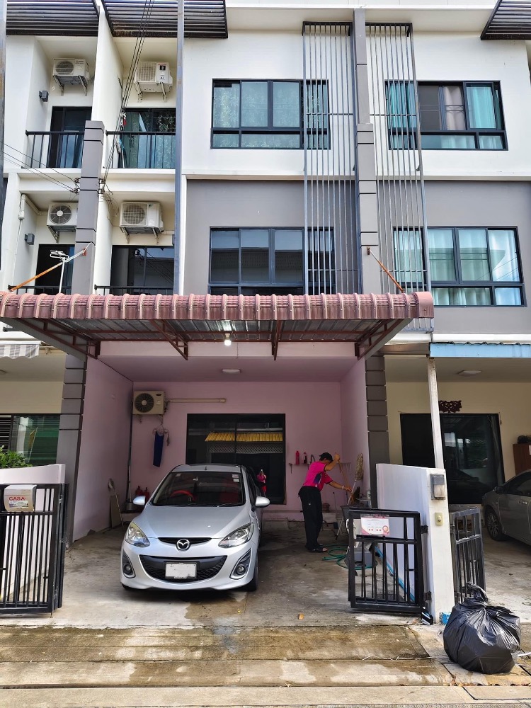 For RentTownhouseRathburana, Suksawat : Townhouse for rent, Casa City, Pracha Uthit 90, with furniture, next to Sarasas Witaed Suksa School, near Village Hub Pracha Uthit