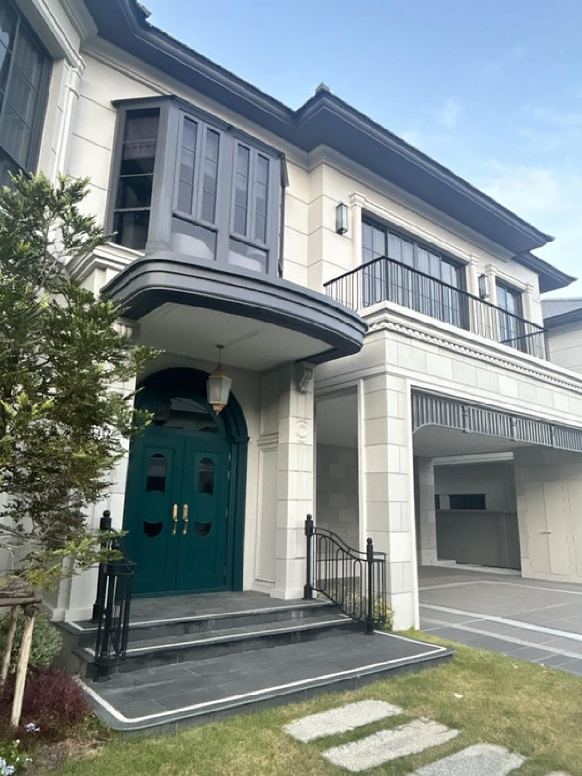 For RentHousePattanakan, Srinakarin : Luxury house for rent, Narasiri, Krungthep Kreetha, good location (4 bedrooms, 5 bathrooms, 1 maid's room + 3 parking spaces)