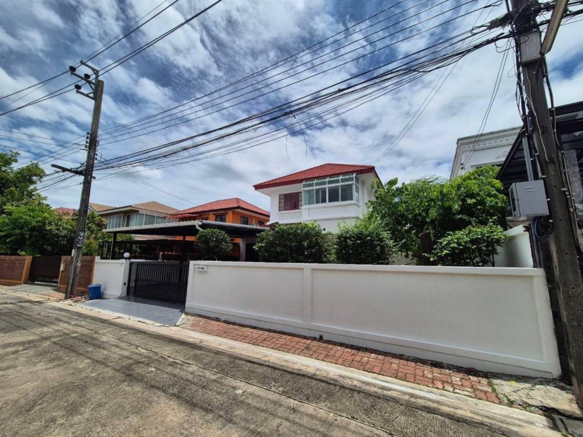 For SaleHouseNawamin, Ramindra : 🚩 Hot deal! Selling a single house in a project, with space, near Don Mueang, price includes transfer fee.