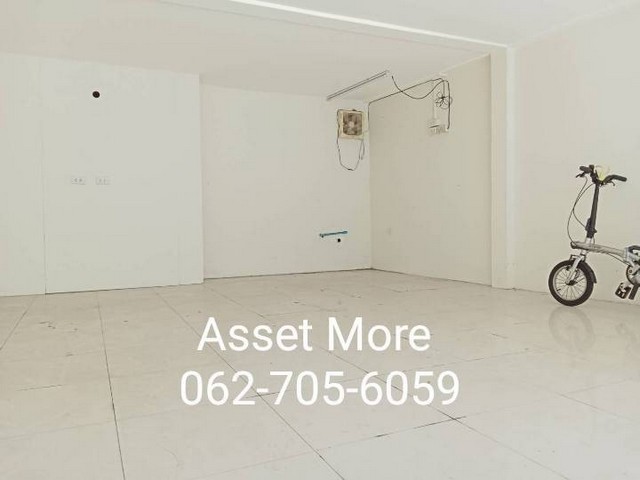 For RentShophouseSukhumvit, Asoke, Thonglor : (Urgent for rent) Space for opening a storefront or shopping (Thonglor 13), size 27 square meters, near Thonglor BTS, Watthana District.