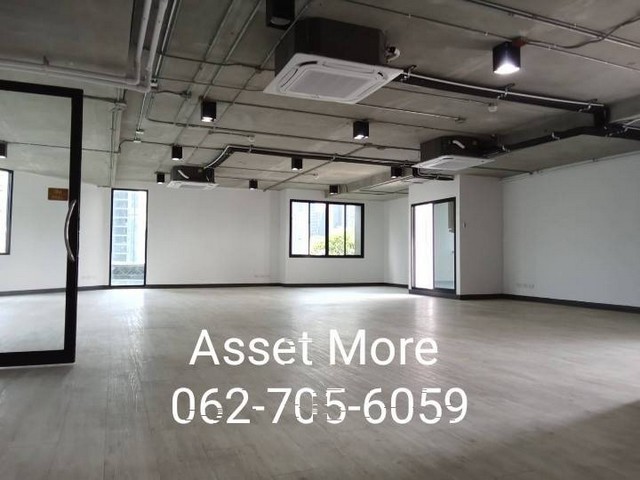 For RentShophouseSukhumvit, Asoke, Thonglor : (For urgent rent) Office space (Thonglor), size 120 square meters, near Thonglor BTS, Watthana District