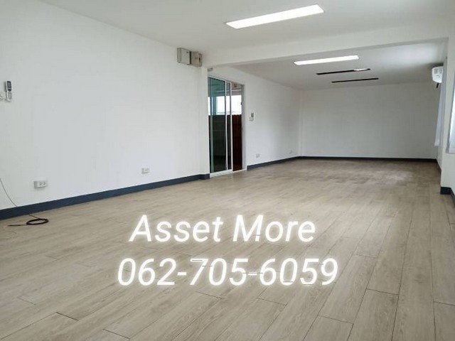 For RentShophouseSukhumvit, Asoke, Thonglor : (For urgent rent) Office space (Thonglor), size 93 square meters, near Thonglor BTS, Watthana District