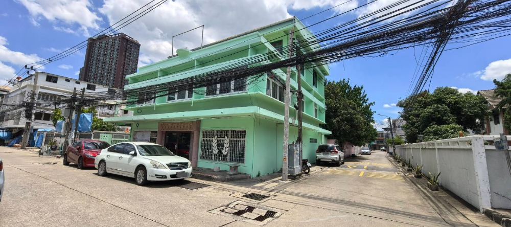 For SaleHouseRama3 (Riverside),Satupadit : For sale: 3-storey detached house, Nakhon Thai Village, Soi Sathu Pradit 31, behind Central Rama 3, area 72 sq m, corner house