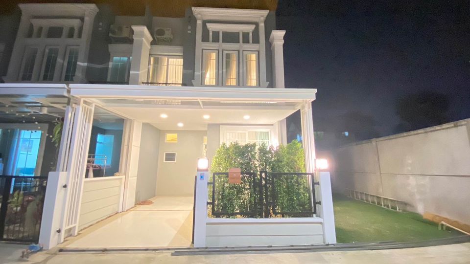 For RentTownhouseBangna, Bearing, Lasalle : 🔴30,000฿🔴 Golden Town Sukhumvit 🏠 Beautiful house, good location, near shopping malls. Happy to serve you. 🙏 If interested, please contact us via 𝙇𝙄𝙉𝙀 (very quick response): 📱Property code 678-2001📱: Line ID: @bbcondo88