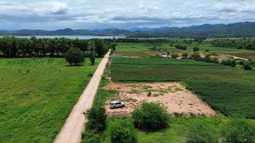 For SaleLandKanchanaburi : Urgent sale of prime location land, with concrete roads on 2 sides, Sri Sawat District, Kanchanaburi Province