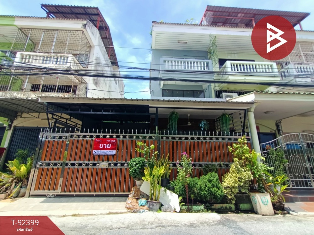 For SaleShophouseLadkrabang, Suwannaphum Airport : Commercial building for sale, 3 floors, Chom Duean 3 Village, Prawet, Phra Khanong, Bangkok. Project: Chom Duean 3 Village, Prawet