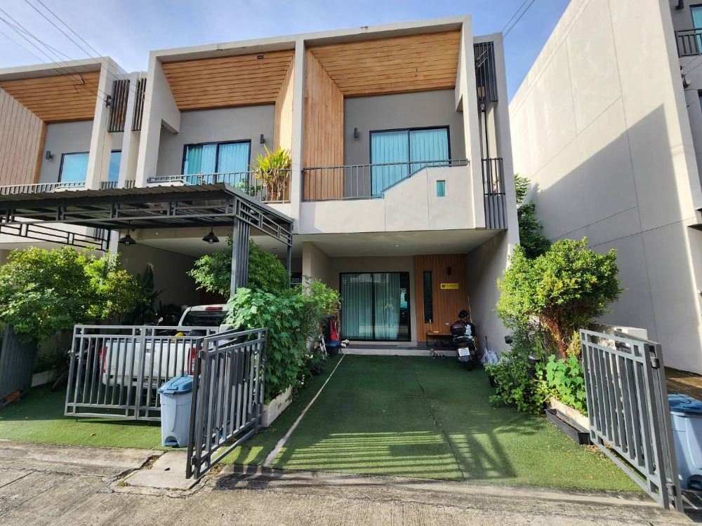 For SaleTownhouseSamut Prakan,Samrong : For sale: 2-storey townhouse, The Canvas Sukhumvit-Samrong project, corner house, built-in throughout, near BTS Samrong