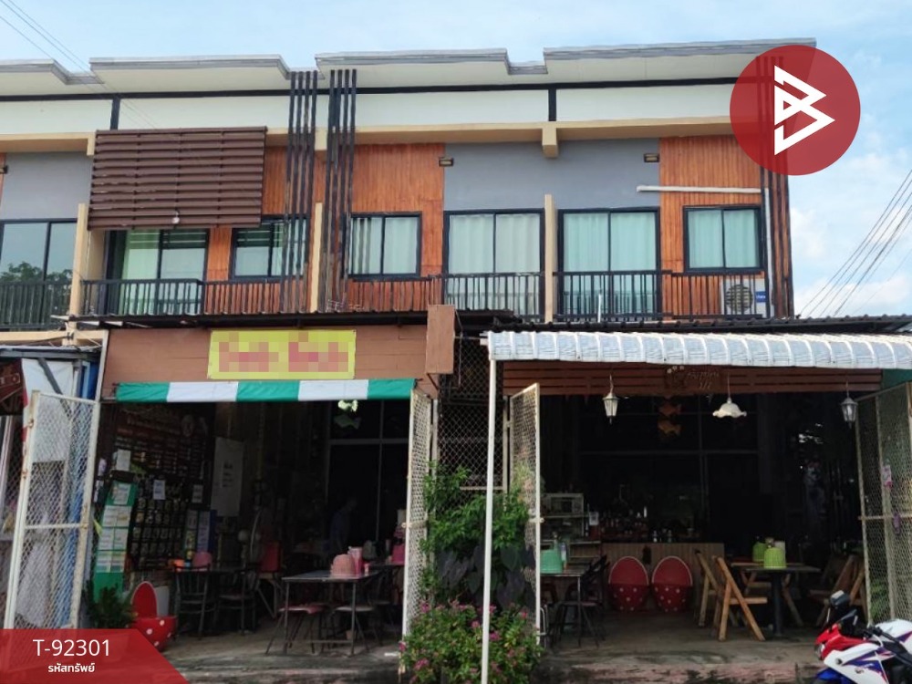 For SaleShophouseNakhon Sawan : For sale: 2 commercial buildings with business, area 54.7 square wah, Takhli, Nakhon Sawan