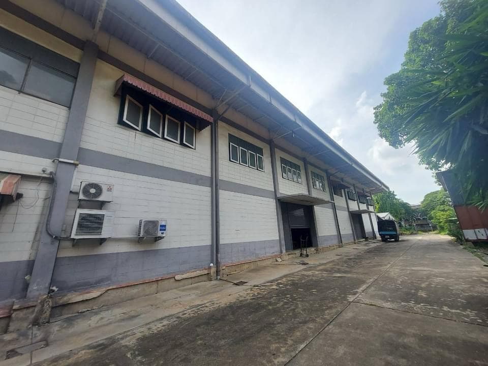 For RentFactoryMin Buri, Romklao : Factory for rent, 2-storey building, area 4 rai, prime location, on the main road - Ram Intra (near Min Buri intersection), next to the Pink Line BTS exit, Setthabut Bamphen Station