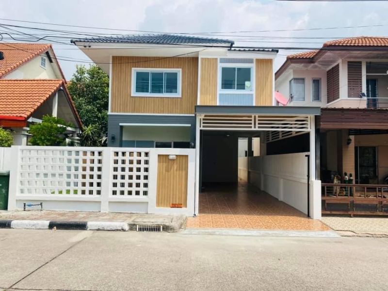 For SaleHouseSriracha Laem Chabang Ban Bueng : Beautiful house for sale, newly decorated, 2-storey house, Hometown Village, Nong Yai Bu, Sriracha