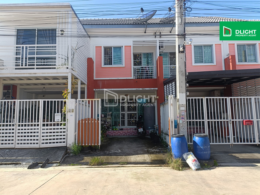 For SaleHouseSamut Prakan,Samrong : Townhouse for sale, Kitti Nakhon Green Avenue Village (Lat Wai-Bang Phriang-Bang Bo), 16.70 sq m, 2 bedrooms, 2 bathrooms, price 1.55 million baht, sold as is.