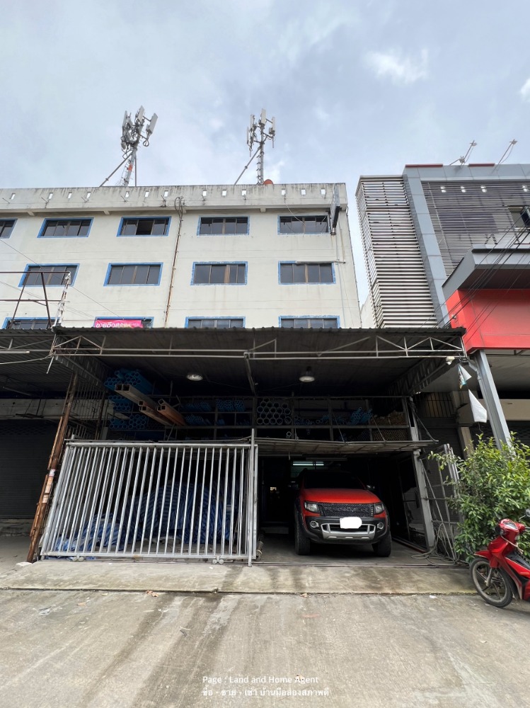 For SaleShophouseSamut Prakan,Samrong : For sale: 2 shophouses, 4 and a half floors, good location, on the main road, King Kaew - Bangna, suitable for an office, good location, can exit Bangna - King Kaew - Theparak and get on the expressway conveniently.