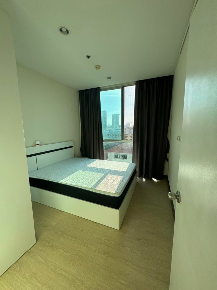 For SaleCondoRamkhamhaeng, Hua Mak : Condo for sale, Chivathai Ramkhamhaeng, good location, built-in room, furniture included + 2 air conditioners (RS 0710)