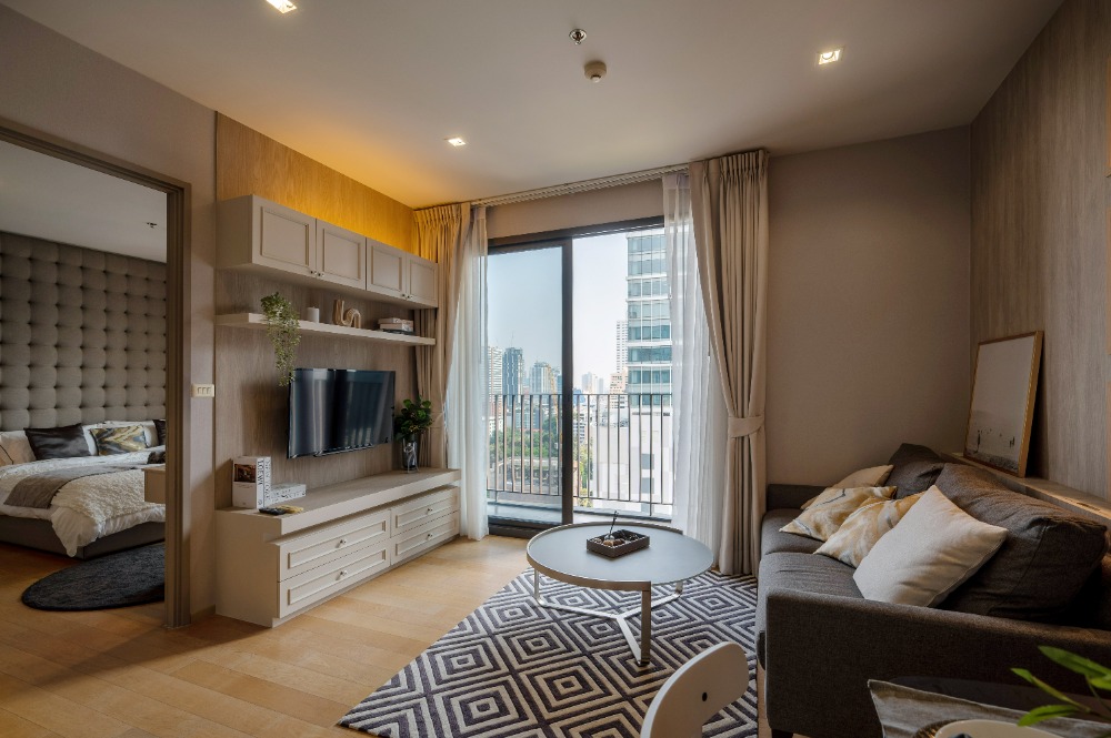 ขายคอนโดสุขุมวิท อโศก ทองหล่อ : ขาย HQ Thonglor🚩 Fully Furnished BTS ทองหล่อ 50.89 Sq.m. 1 ห้องนอนขนาดใหญ่🔥Price9.5 ล้านบาท! ชั้นสูงวิวสวย ติดต่อโบ 081-2450908