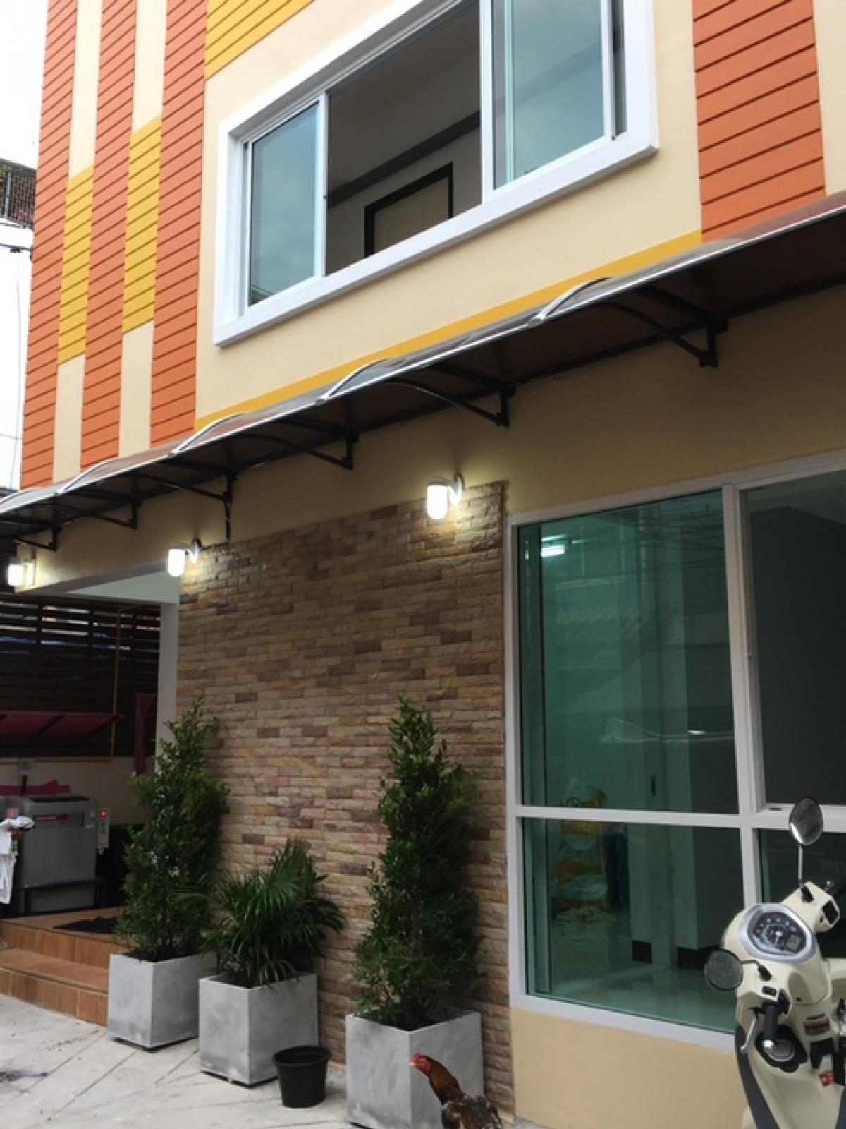 For SaleBusinesses for saleRama9, Petchburi, RCA : For sale: 5-storey apartment in the city center