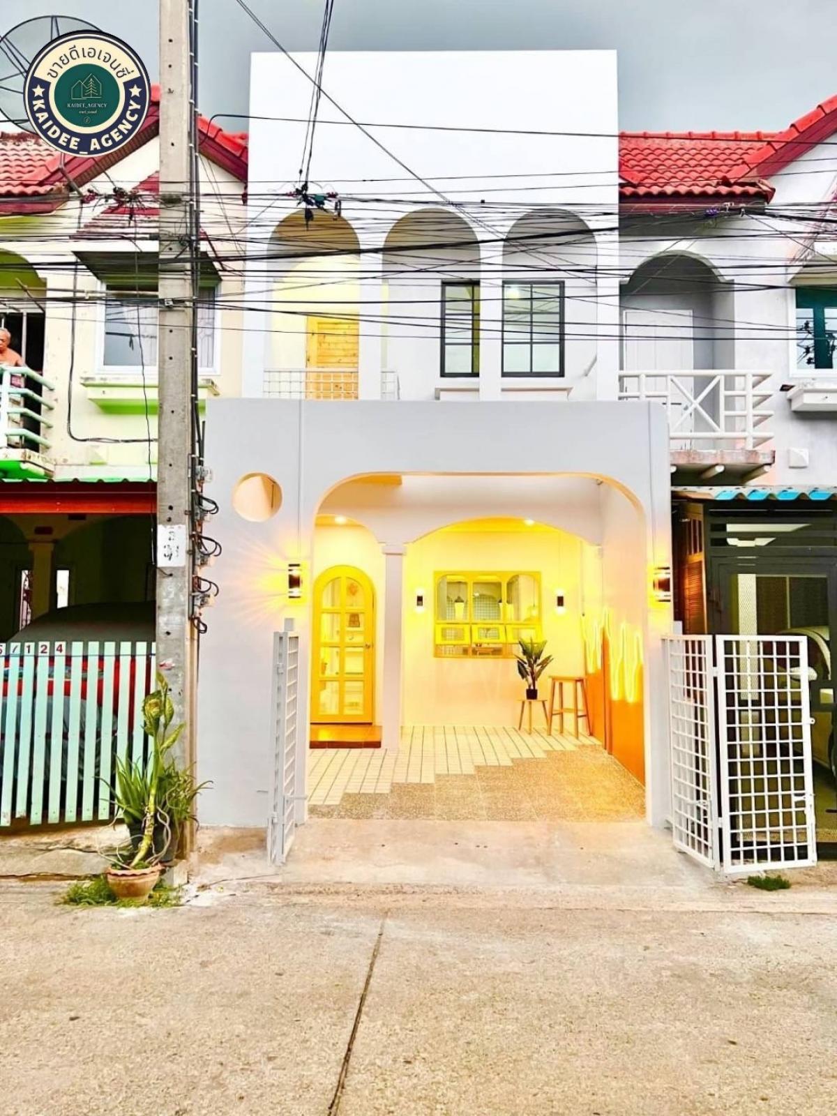 For SaleTownhouseRama5, Ratchapruek, Bangkruai : 2-storey townhouse, Nakhon Thong Park View Village 1, Bang Kruai Sai Noi, Lahan Bang Bua Thong, Nonthaburi, Makro Bang Bua Thong, Big C Sai Noi, Robinson Ratchaphruek, Sarasas Witaed Sai Noi Pittayakarn School, Central Westgate, Borommaratchachonnaniwasek