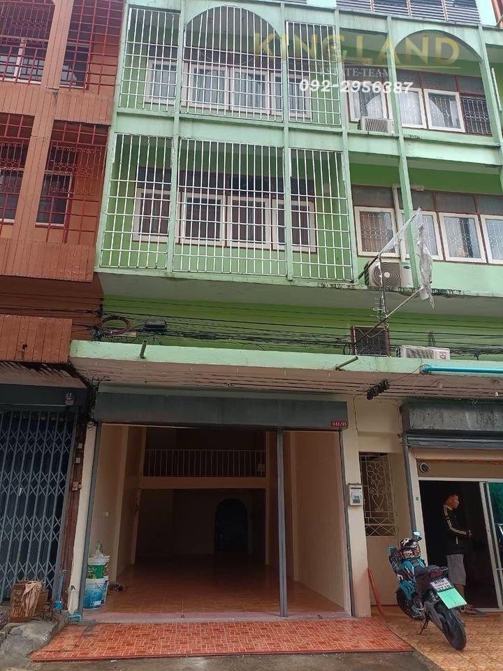 For RentShop HouseSeri Thai, Ramkhamhaeng Nida : Commercial building for rent, 3 and a half floors, Soi Seri Thai 11 #Near the Orange Line (Seri Thai Road intersecting with Si Burapha Road) Rental price 12,000/month #Pets allowed #Foreigners welcome