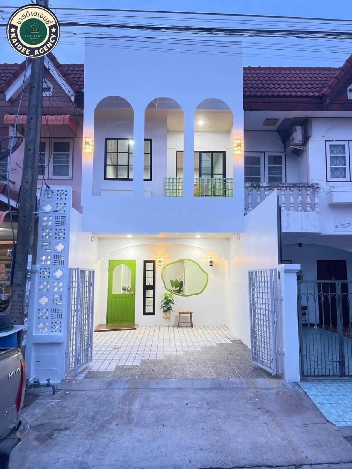 For SaleTownhousePathum Thani,Rangsit, Thammasat : 2-storey townhouse, Chatnarong Villa Village 4, Lam Luk Ka Khlong 3, Khu Khot, Lam Luk Ka, Pathum Thani, Green Line BTS Khu Khot Station, Sai Samphan Market, Soi Phian Non, Lam Luk Ka Plaza, Big C Lam Luk Ka Khlong 4, Lotus Lam Luk Ka, this is all you hav