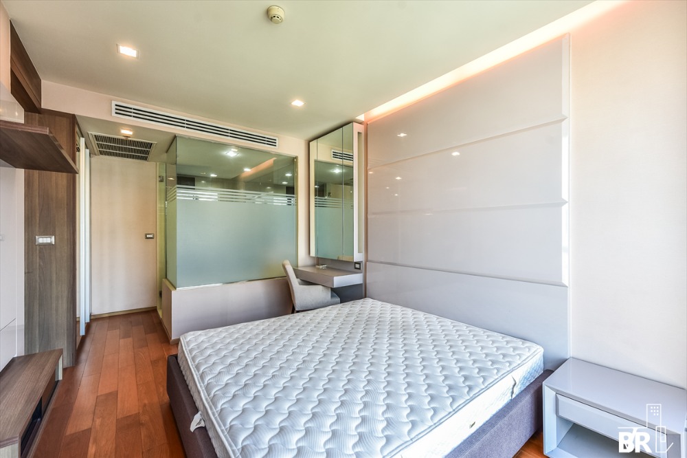 For RentCondoSathorn, Narathiwat : Now available! The Address Sathorn 1 bedroom 46 sq m. Price 27k/mo. Interested, please contact 065-242-6835 Ms. Gift.