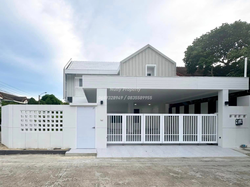 For SaleHouseBangna, Bearing, Lasalle : Single house on Sukhumvit 107, newly decorated in white tones, classic and charming, corner house, located in Soi Bearing, close to the BTS 7 minutes