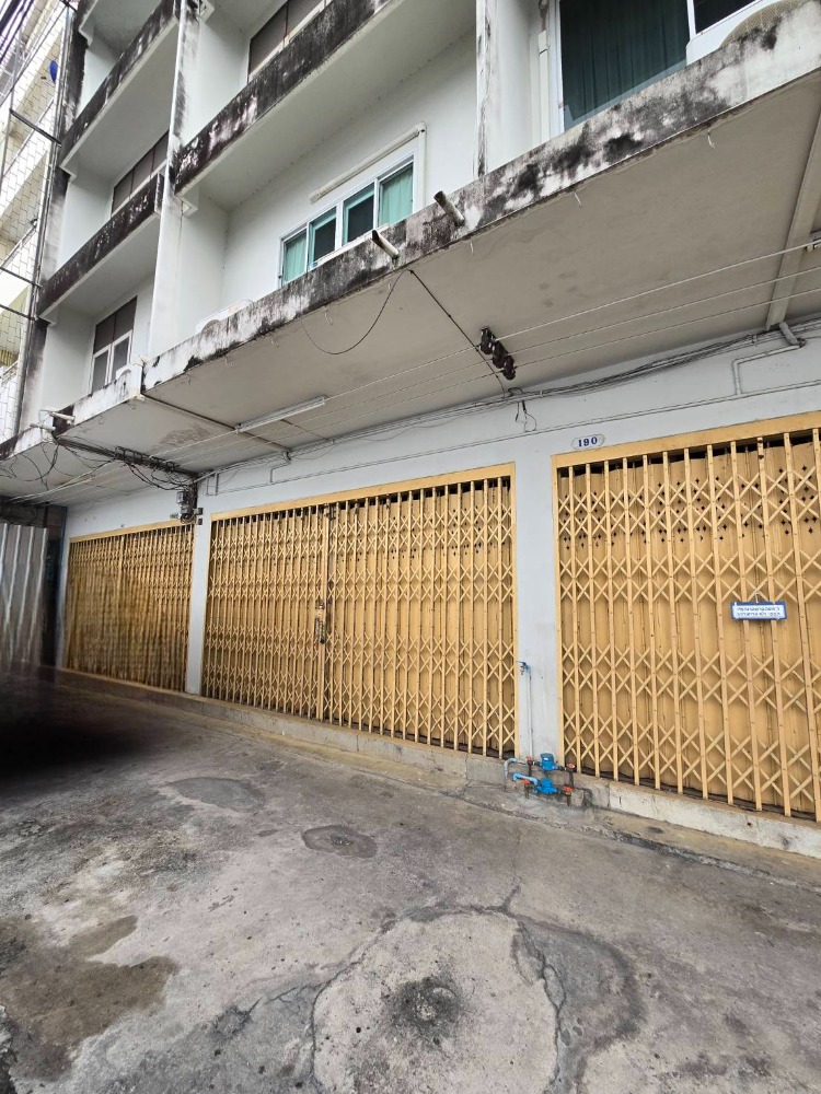 For SaleShophouseSilom, Saladaeng, Bangrak : Commercial building for sale, Silom, 4 floors, 3 adjacent rooms