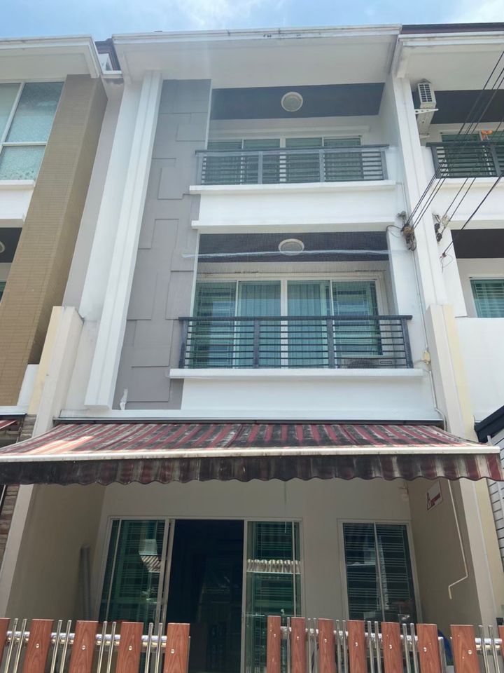 For RentTownhouseEakachai, Bang Bon : Townhouse for rent, 3 floors, Baan Klang Muang Essence Sathorn-Taksin 2, 3 floors, 3 bedrooms, 3 bathrooms, fully furnished, ready to move in, next to BTS Wutthakat