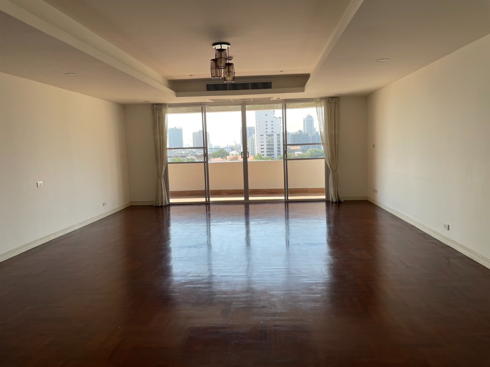 ให้เช่าคอนโดสุขุมวิท อโศก ทองหล่อ : Pet friendly condo for rent and sale in Ekkamai