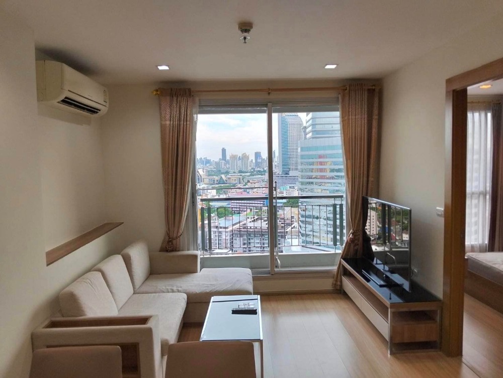 For RentCondoRatchadapisek, Huaikwang, Suttisan : For Rent: Rhythm Ratchada - Huai Khwang (Right next to Huai Khwang MRT station, just 1 meter away!)