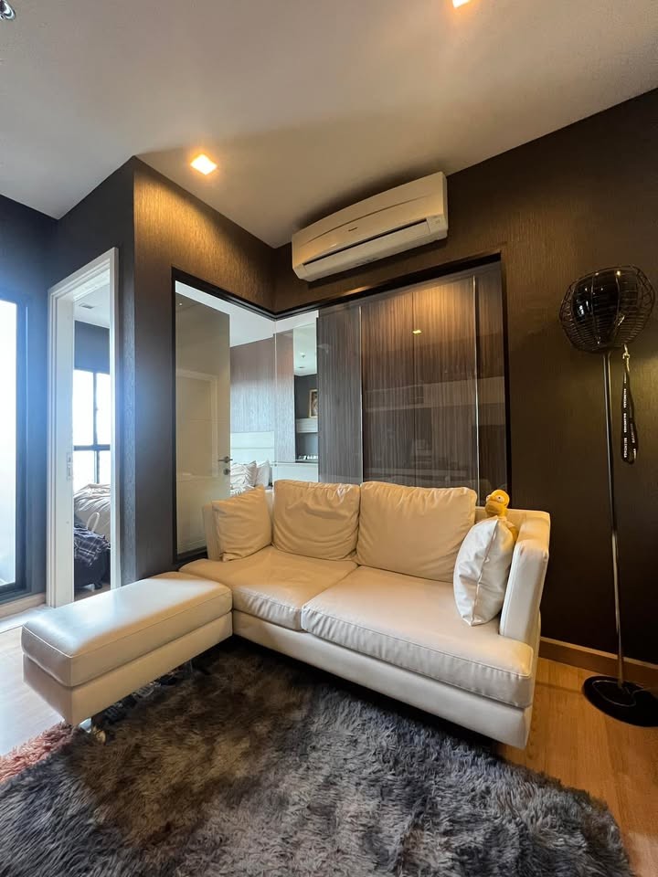 For RentCondoWongwianyai, Charoennakor : Condo for rent: Urbano Absolute, near BTS Krung Thon Buri, only 320 meters.