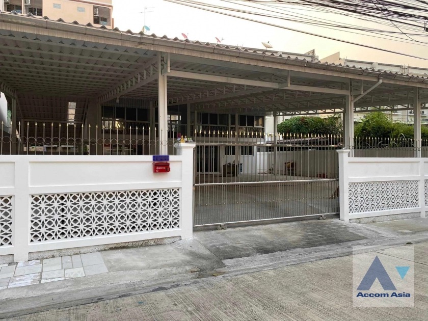 ให้เช่าบ้านลาดพร้าว เซ็นทรัลลาดพร้าว : (AA41602) 2 Bedrooms House for Rent in Phaholyothin, Bangkok near MRT Lat Phrao