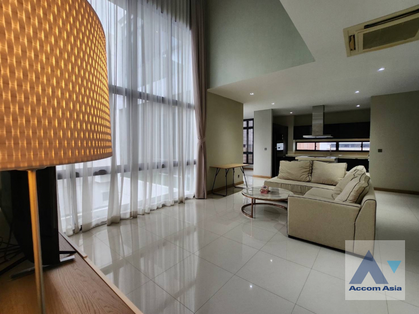 For RentHouseRatchadapisek, Huaikwang, Suttisan : 🔼🔽 AccomA 4 Beds House for Rent in Ratchadaphisek, MRT Thailand Cultural Center at Parc Priva Ratchadapisek.