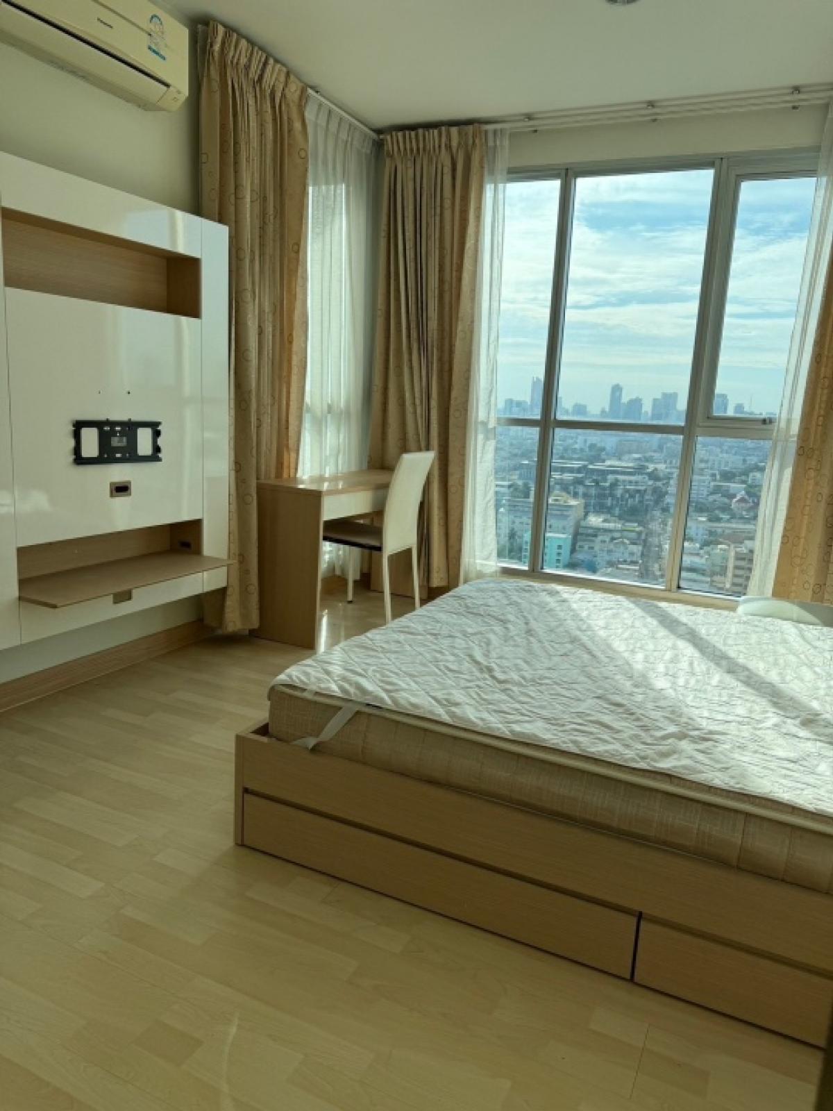 For RentCondoRatchadapisek, Huaikwang, Suttisan : Ready to move in!! 20,000 ฿ Rhythm Ratchada, size 46 square meters, next to MRT Ratchada, 0 meters, high floor. Interested in making an appointment to see the room, call 064-6696546 (you can add this number on Line)