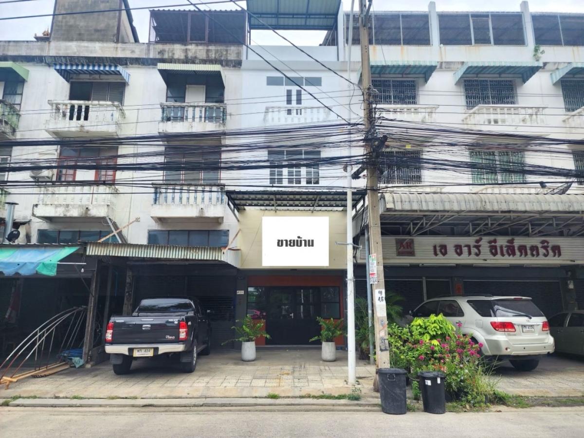 For SaleShophouseNonthaburi, Bang Yai, Bangbuathong : Urgent sale‼️ 3 and a half storey shophouse, renovated, on Bang Sri Muang Road, suitable for business or office use, located on the main road, Bang Sri Muang Road, near Saphan Chetsadabodin, Nonthaburi Pier, Rama 5, convenient transportation, located in a