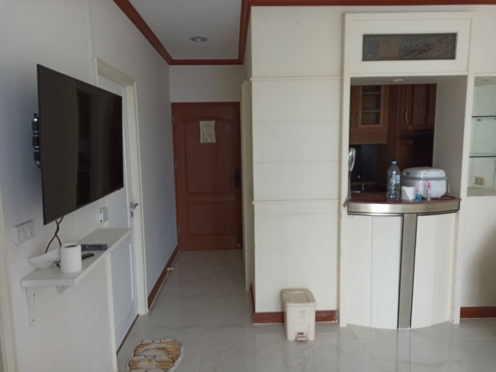 For RentCondoSathorn, Narathiwat : 🔥🔥 For rent 2 bedroom condo, very good price at SATHORN HOUSE 🔥 Near BTS Surasak 🔥.