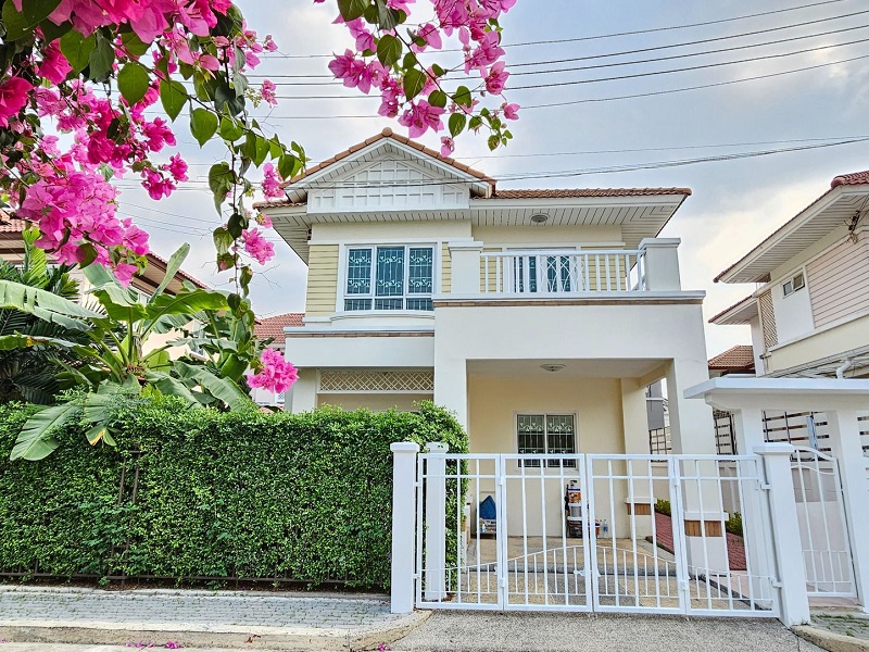 For SaleHousePathum Thani,Rangsit, Thammasat : Single house for sale, beautiful house, size 52 sq m, Manirin Park Village, Rangsit-Pathum Thani Road, Rangsit, Pathum Thani.