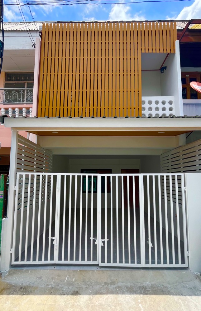 For SaleHouseNawamin, Ramindra : Newly renovated house, close to the BTS, Km. 6, only 300 meters.