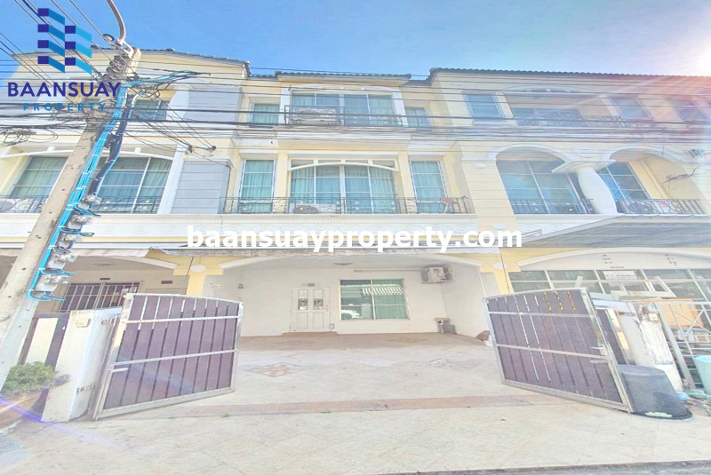 For RentTownhomePattanakan, Srinakarin : For rent: 3-storey townhouse, Srinakarin Road, near Thanya Srinakarin Shopping Mall and the Yellow Line, Khlong Tan Station.